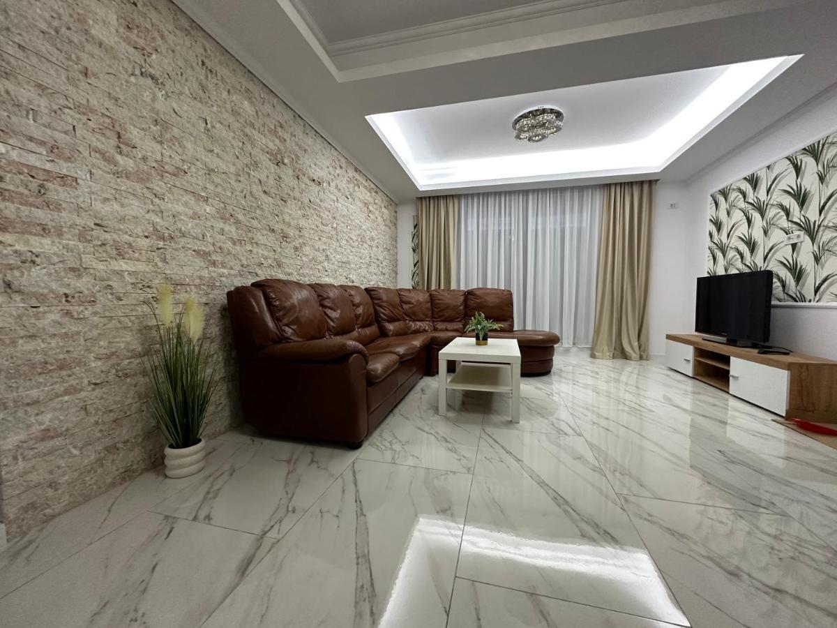 Golden Garden Luxury Apartment In Bukarest Kültér fotó