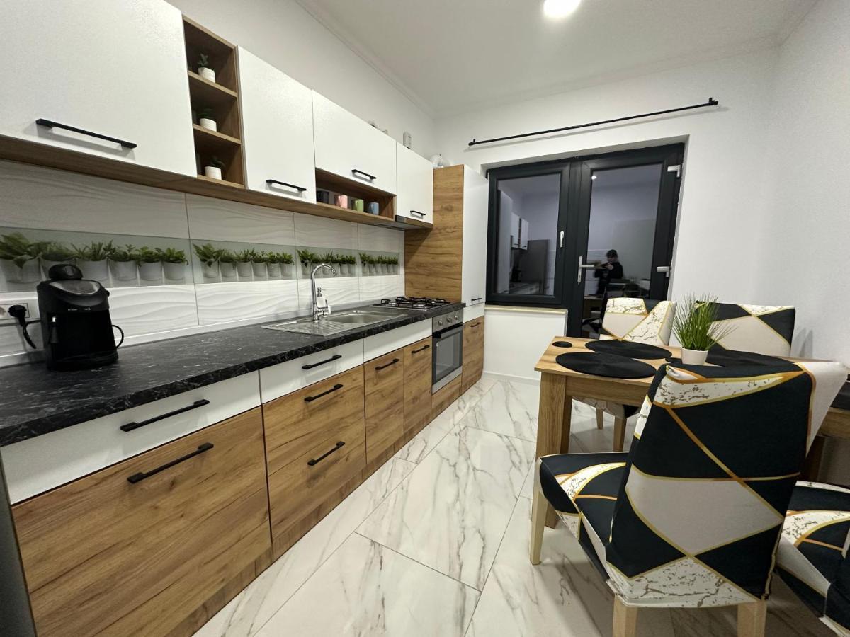 Golden Garden Luxury Apartment In Bukarest Kültér fotó