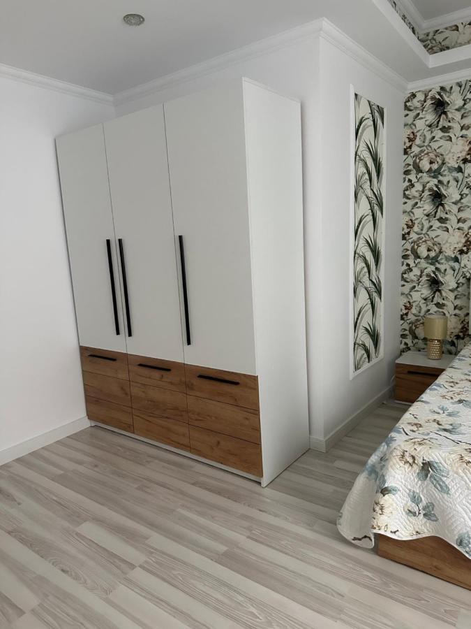 Golden Garden Luxury Apartment In Bukarest Kültér fotó