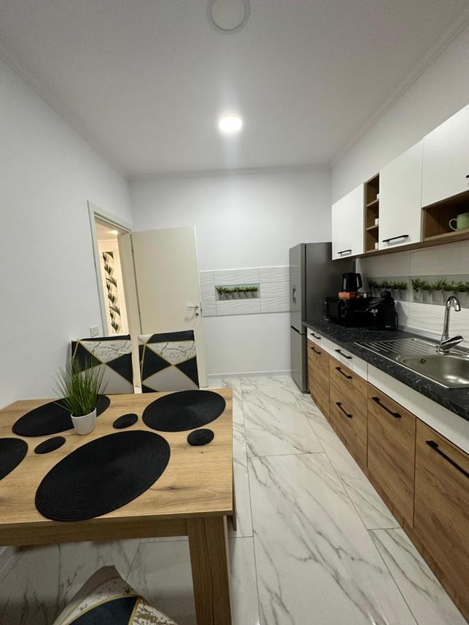 Golden Garden Luxury Apartment In Bukarest Kültér fotó