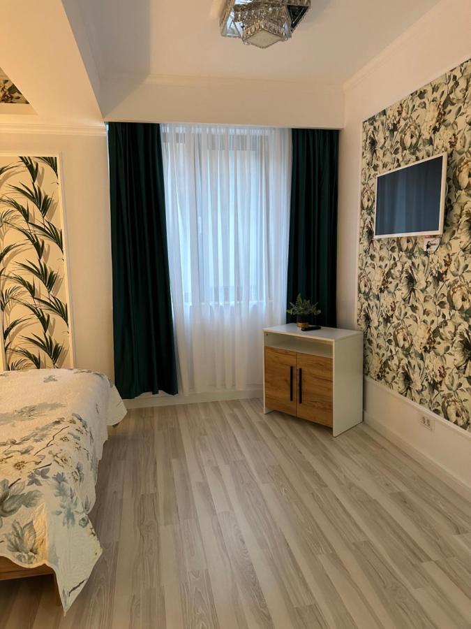 Golden Garden Luxury Apartment In Bukarest Kültér fotó