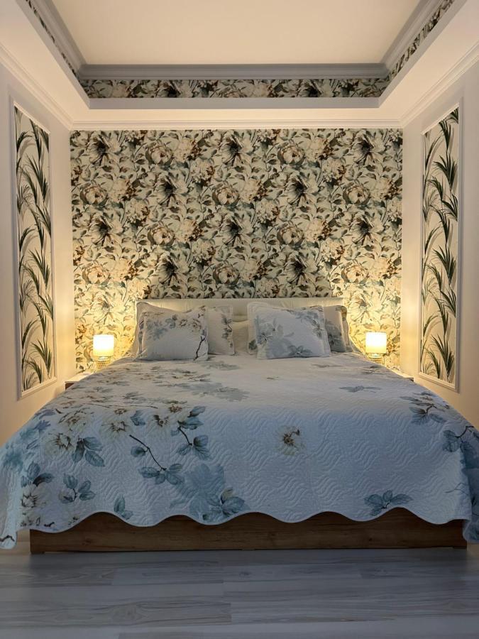 Golden Garden Luxury Apartment In Bukarest Kültér fotó
